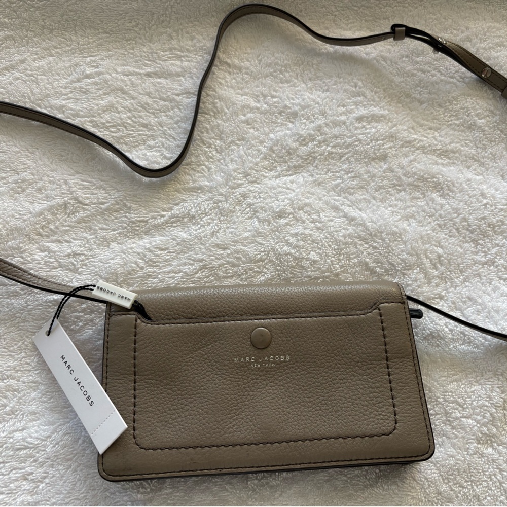 Marc Jacobs Pebbled Leather Crossbody Wallet in Taupe Gray